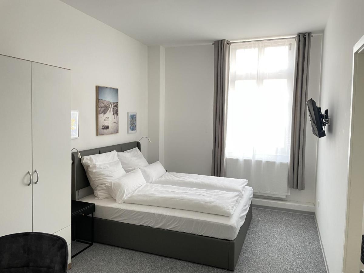 Hotel-Am-Bahnhof Stuttgart-Ditzingen Room photo